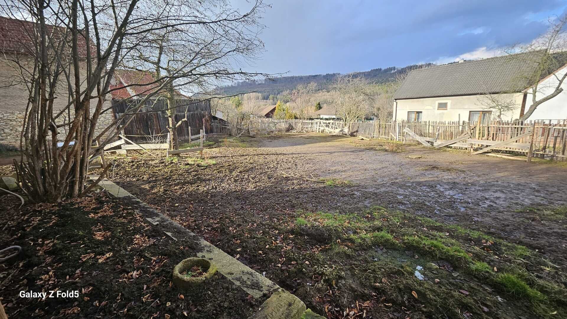 Prodej stavebního pozemku v obci Domoušice.