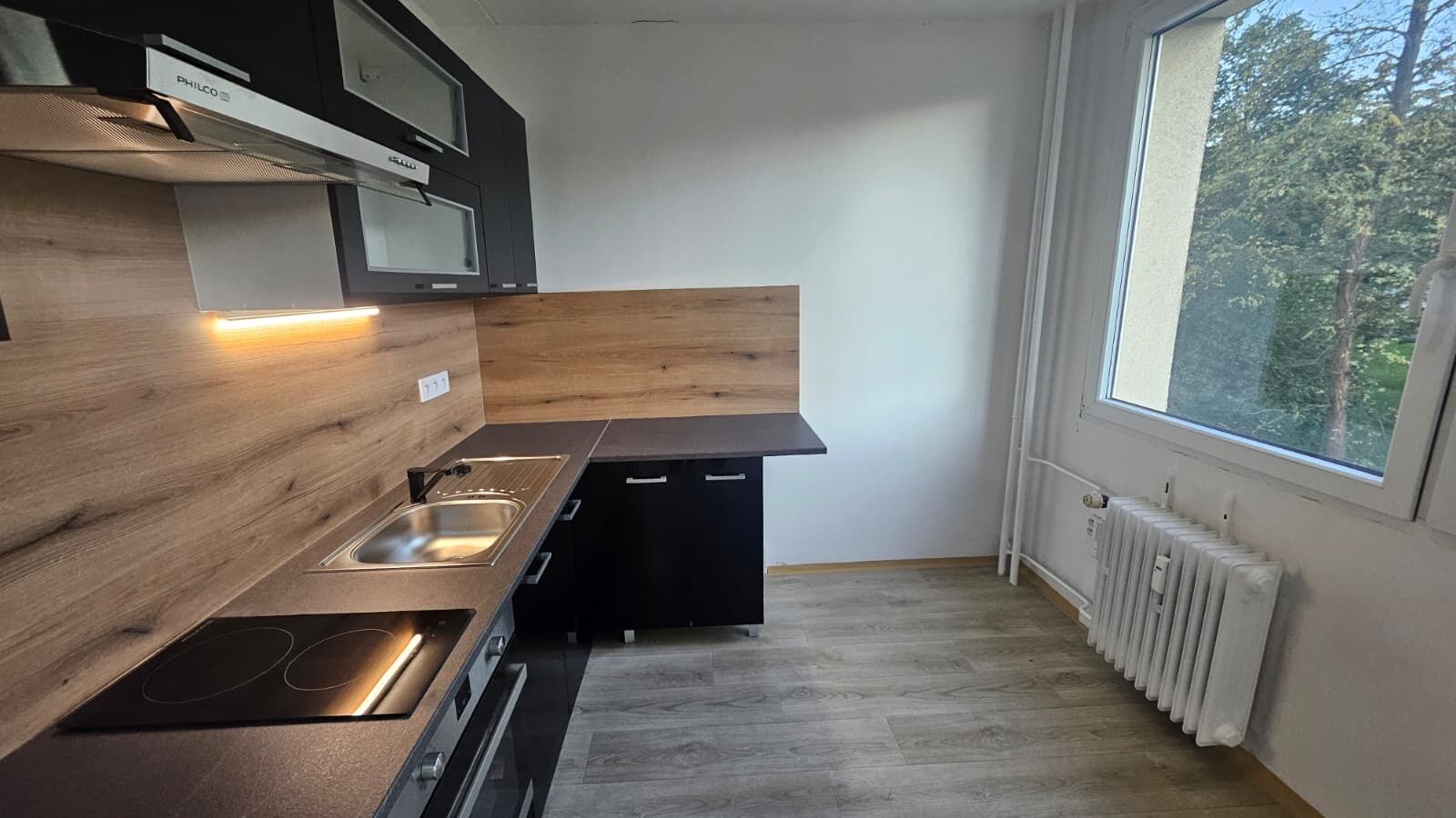 Pronájem velkého prostorného bytu 4+1+lodžie v ulici Moskevská v Mostě