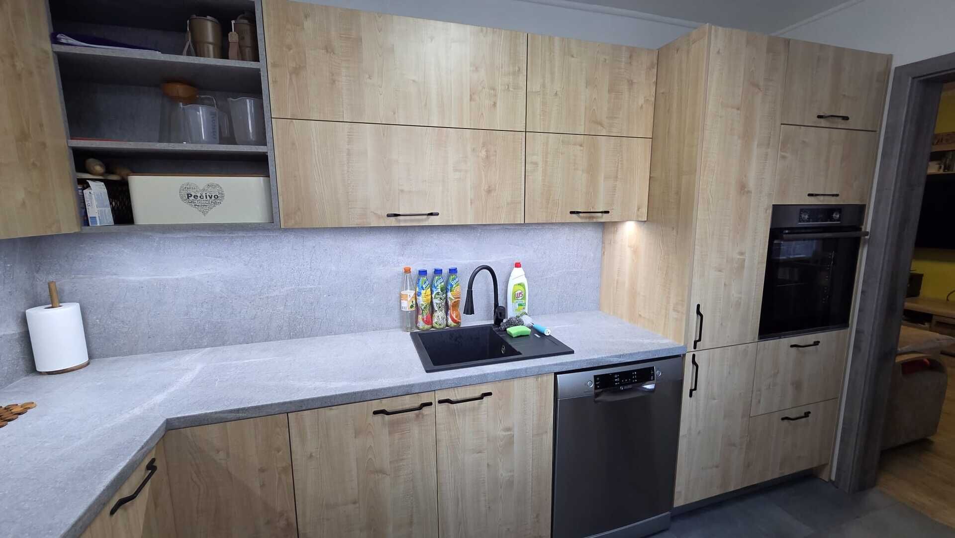 Prostorný byt 3+1, OV, 81 m2 v ulici u Jezu v Žatci, po kompletní rekonstrukci v klidné části Žatce