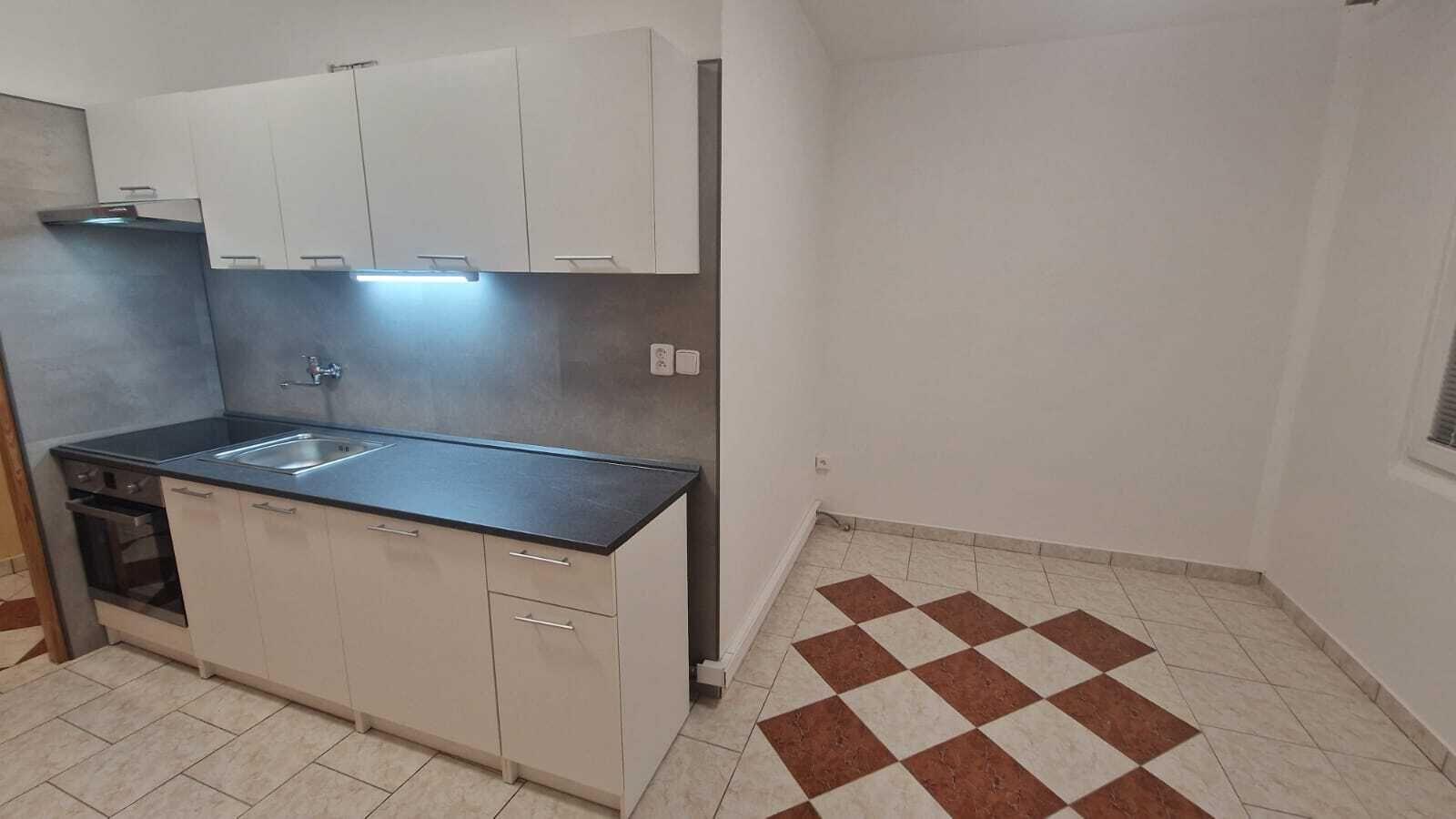 Pronájem bytu 3+1+lodžie v ulici Tolstého v Ústí nad Labem - Střekov