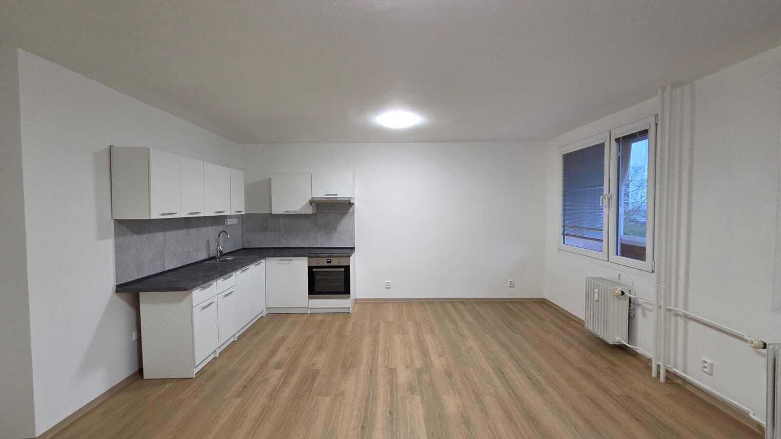 Pronájem nově zrekonstruovaného bytu 3+1+L v ulici J. Ježka v Mostě