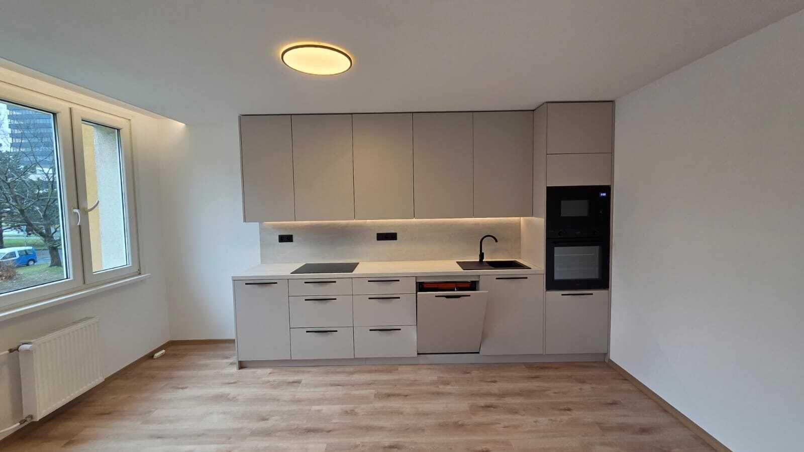 Pronájem nadstandartně zrekonstruovaného bytu 3+1 v ulici Bělehradská v Mostě