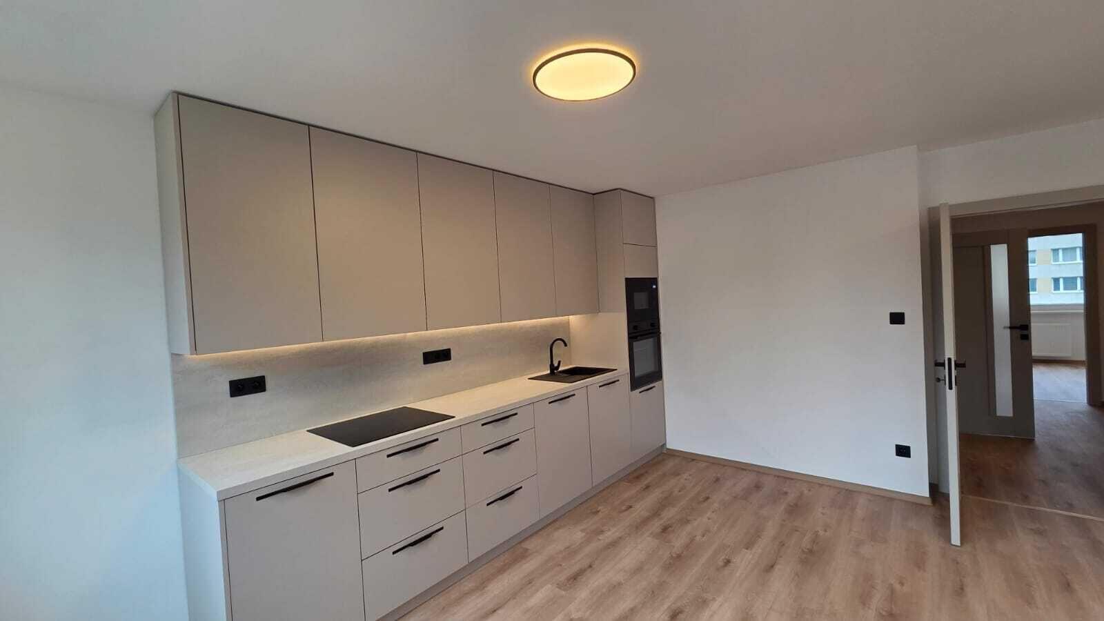 Pronájem nadstandartně zrekonstruovaného bytu 3+1 v ulici Bělehradská v Mostě