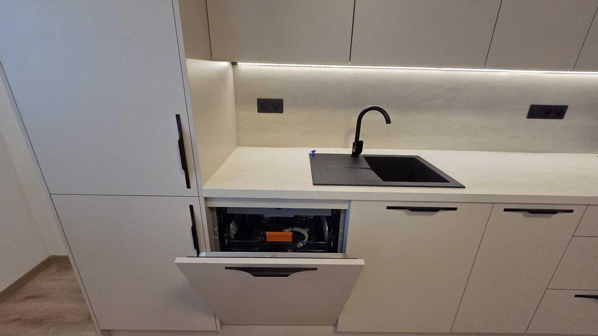 Pronájem luxusně zrekonstruovaného bytu 3+1+L v ulici M. Gorkého v Mostě