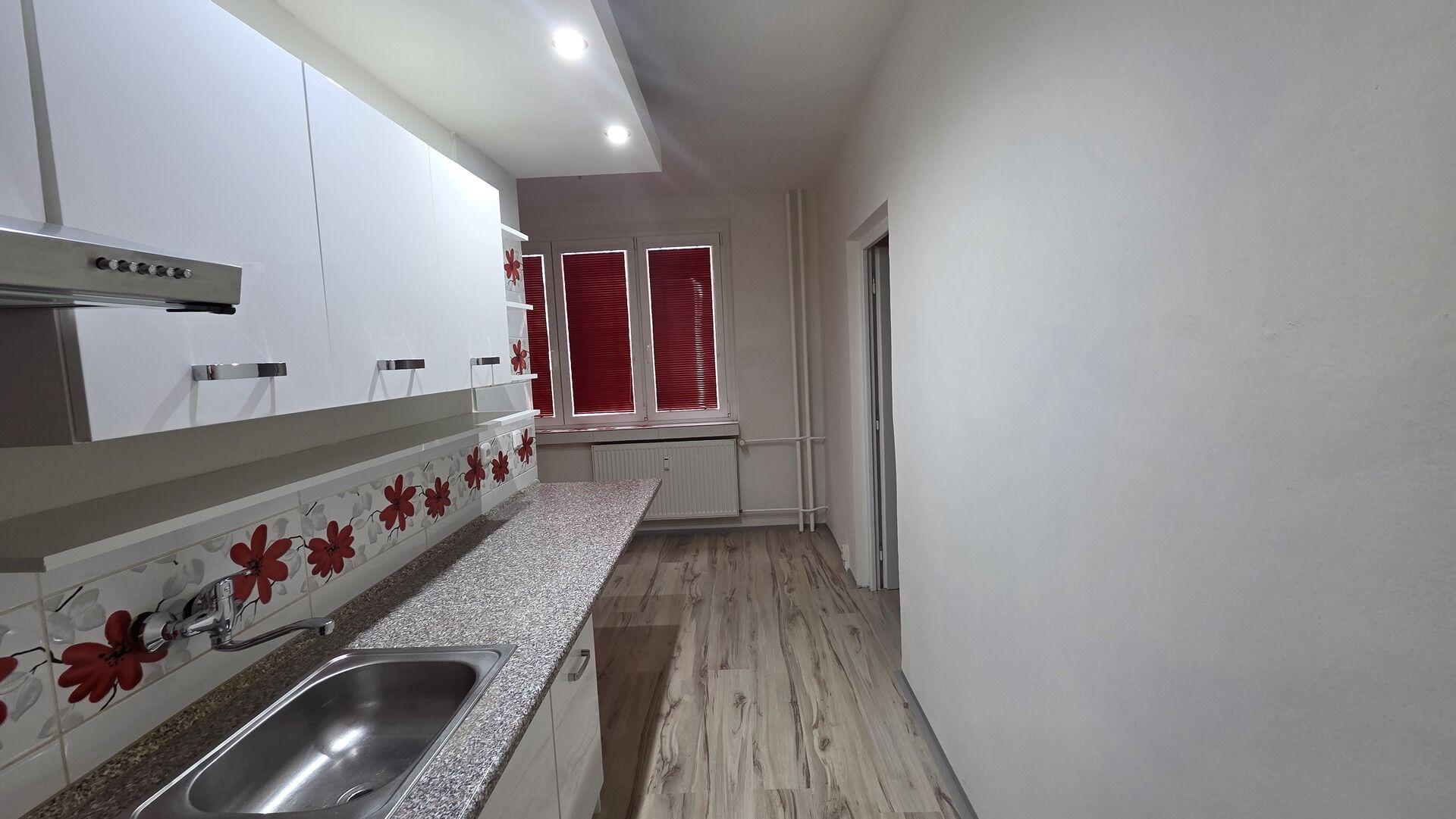 Útulný byt 3+1+zasklená lodžie, OV, po rekonstrukci v srdci Chomutova