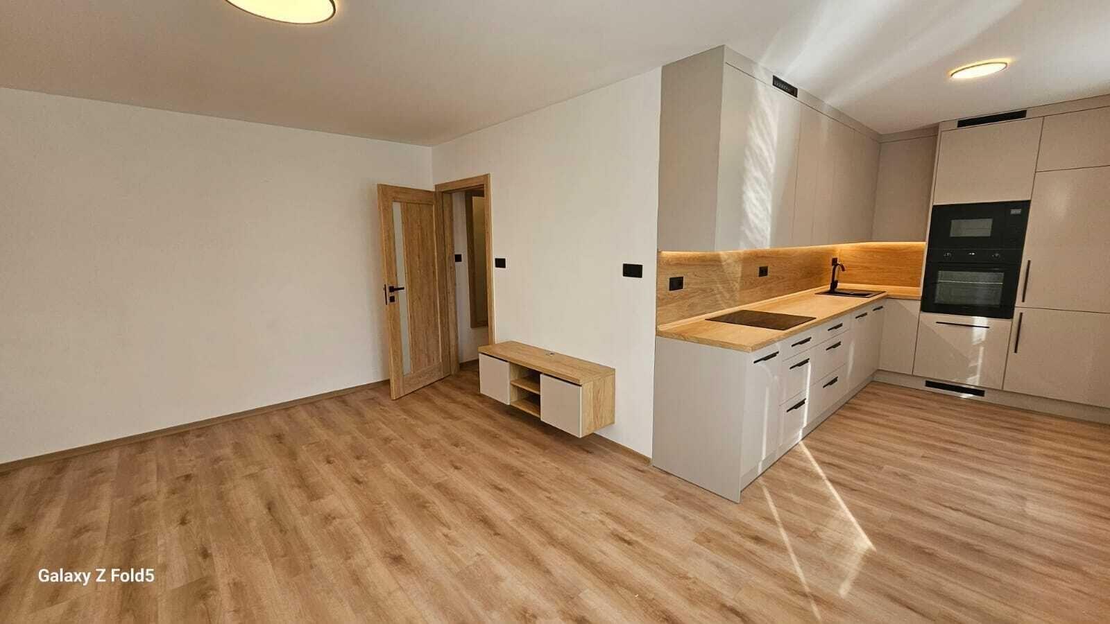 Pronájem nadstandartně zrekonstruovaného bytu 2+1 v ulici Zd. Štěpánka v Mostě