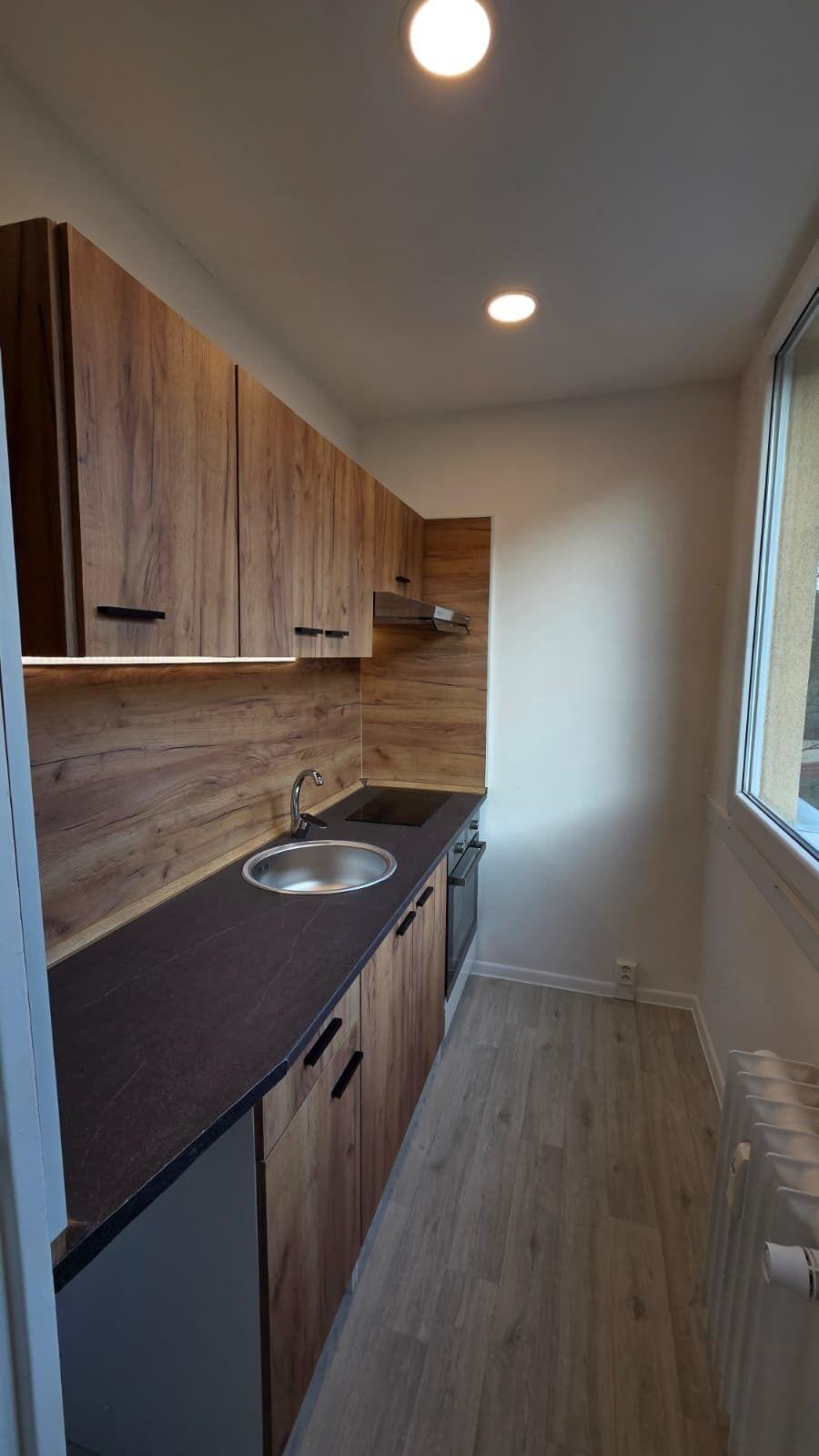 Pronájem nově zrekonstruovaného bytu 1+1 v ulici J. Kubelíka v Mostě