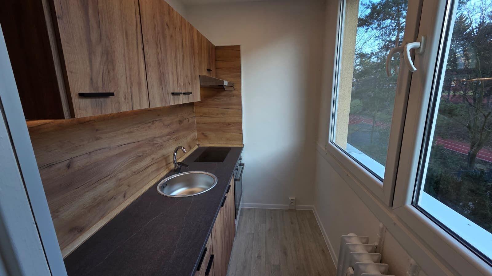 Pronájem nově zrekonstruovaného bytu 1+1 v ulici J. Kubelíka v Mostě