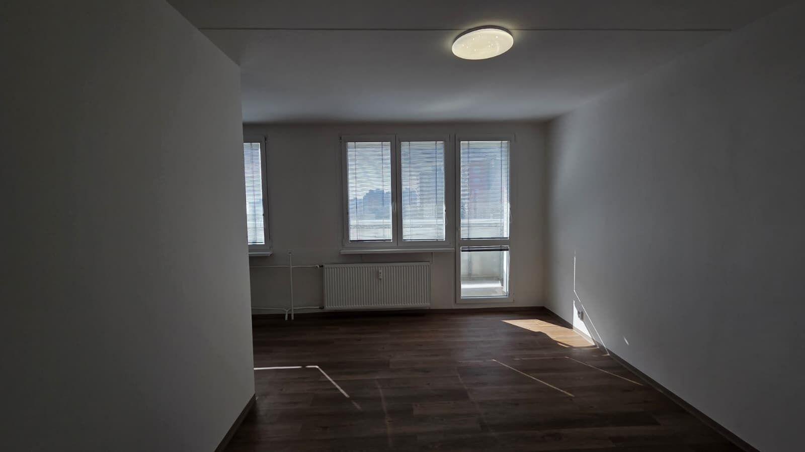 Pronájem nově zrekonstruovaného bytu 3+1+L v ulici Růžová v Mostě