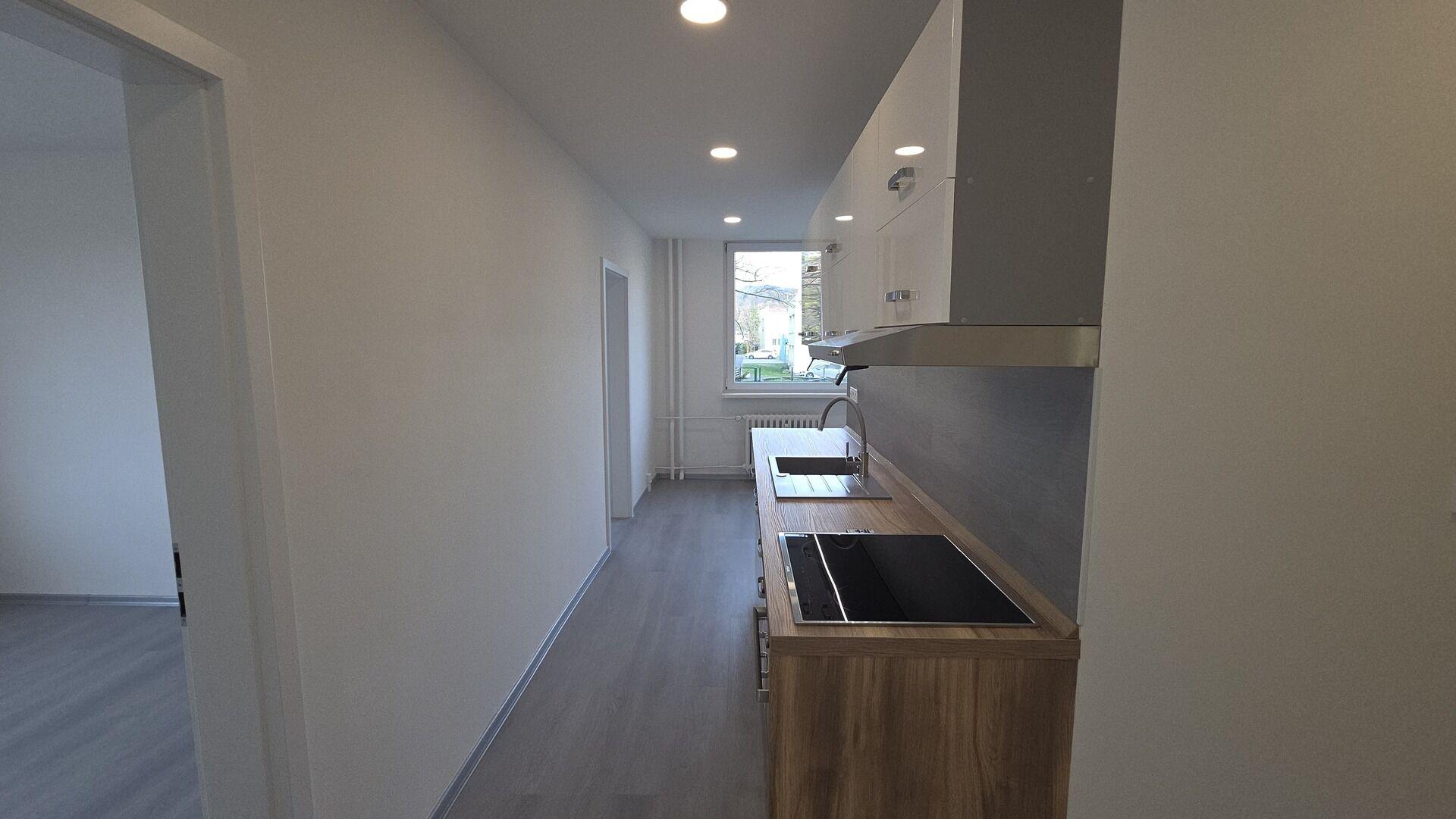 Pronájem nově zrekonstruovaného bytu 3+1+L v ulici Jiráskova v Chomutově