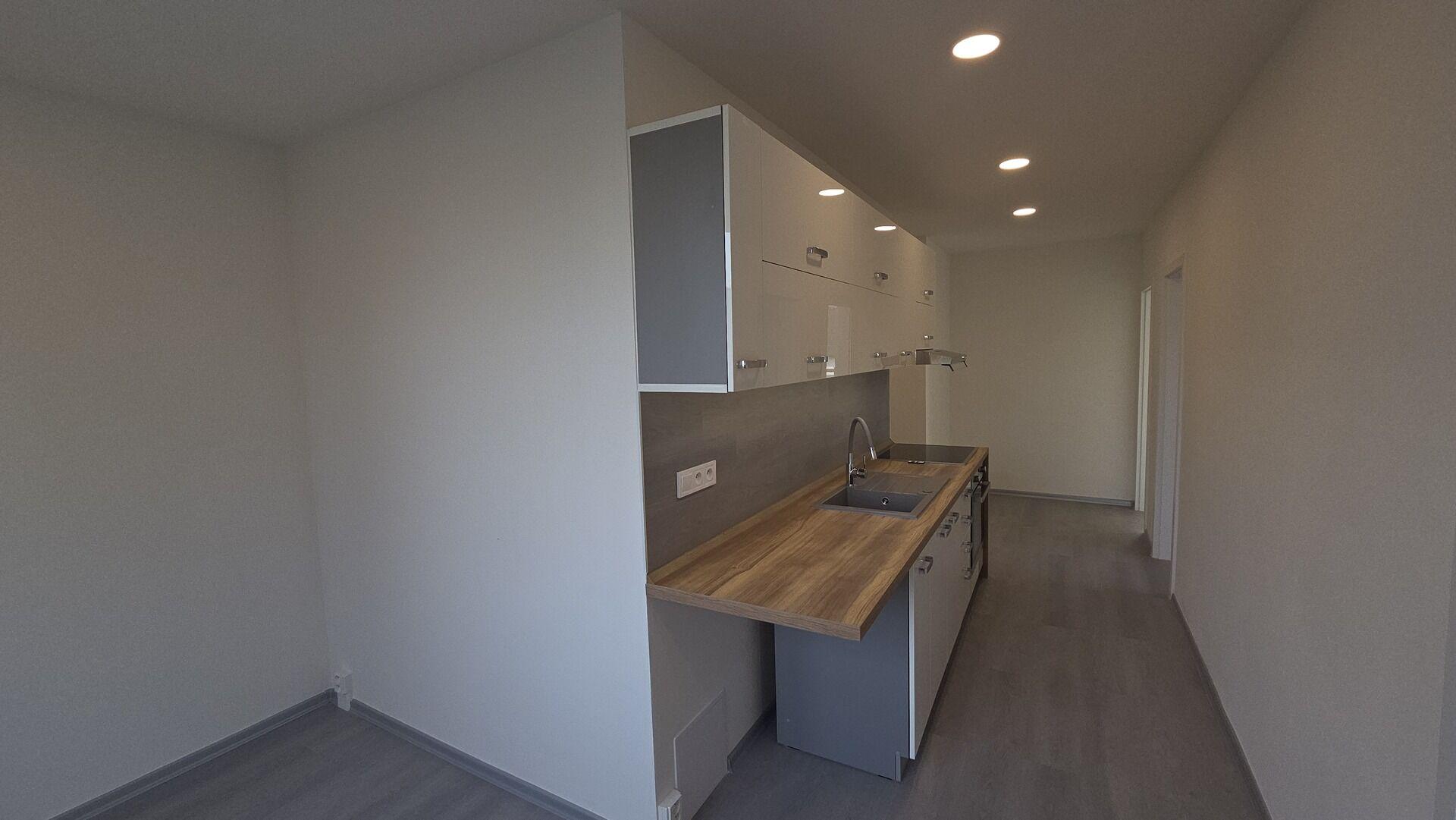 Pronájem nově zrekonstruovaného bytu 3+1+L v ulici Jiráskova v Chomutově