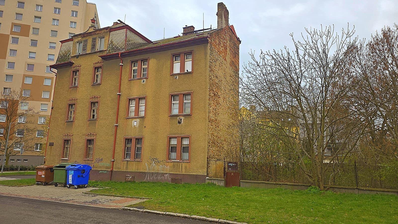 Prodej bytového domu v ulici Husova v Chomutově - 13 bytových jednotek.