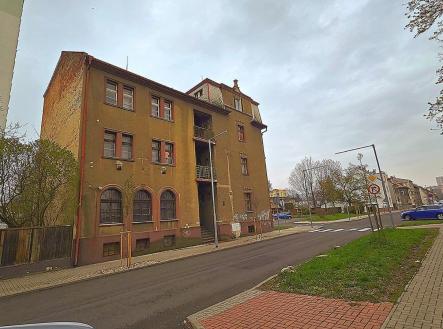 Prodej - nájemní dům, 750 m²