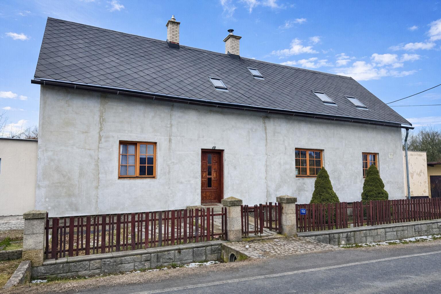 Nabízím k prodeji rodinný dům v klidné části obce Nová Červená Voda, okres Jeseník.