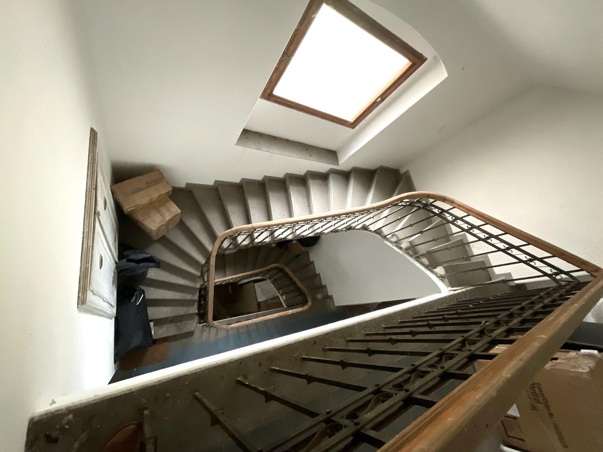 Nabízím k prodeji prostorný bytový dům v Javorníku (720m2), okres Jeseník, s komerčním potenciálem.