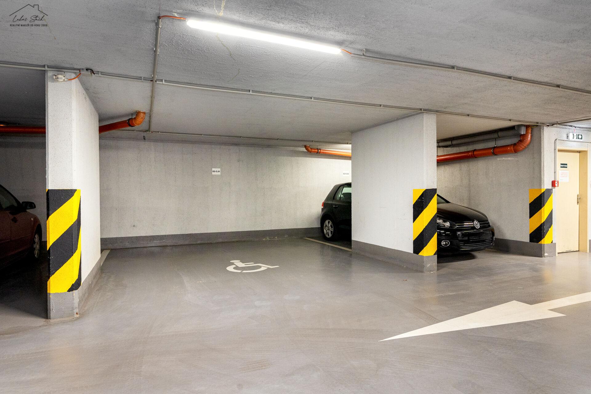 Pronájem světlého bytu 2+kk s balkónem a parkovacím stáním, Praha 4 – Chodov