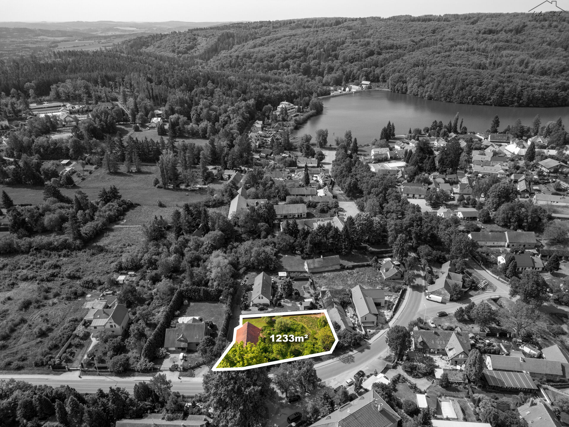 Pozemek v Jevanech – 1 233 m² se sítěmi, 15min. od města Říčany