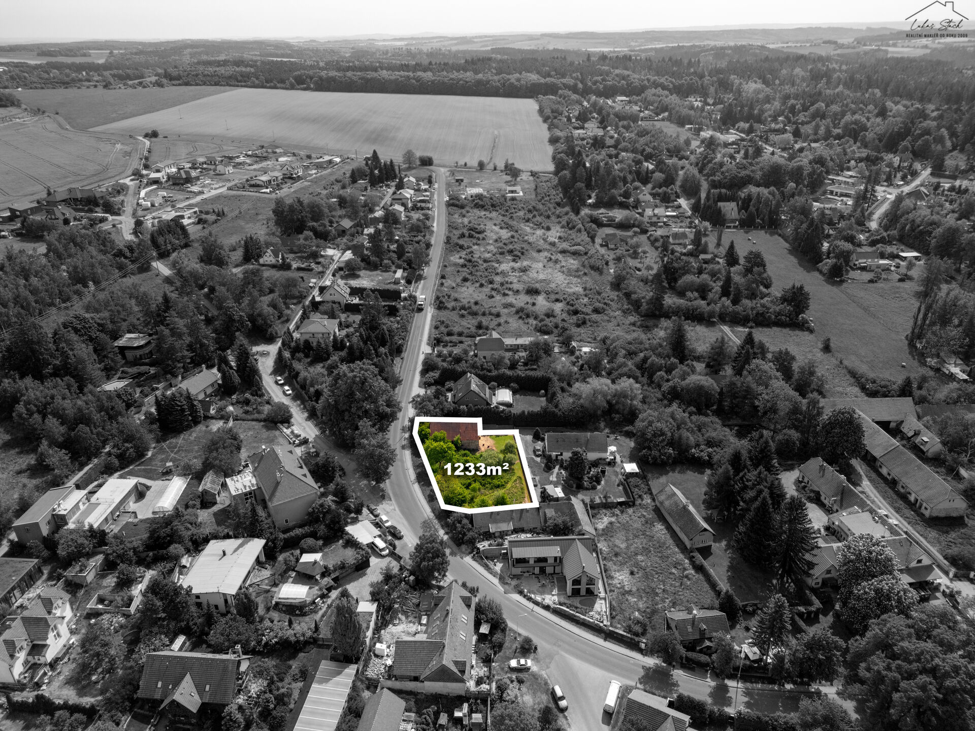 Pozemek v Jevanech – 1 233 m² se sítěmi, 15min. od města Říčany