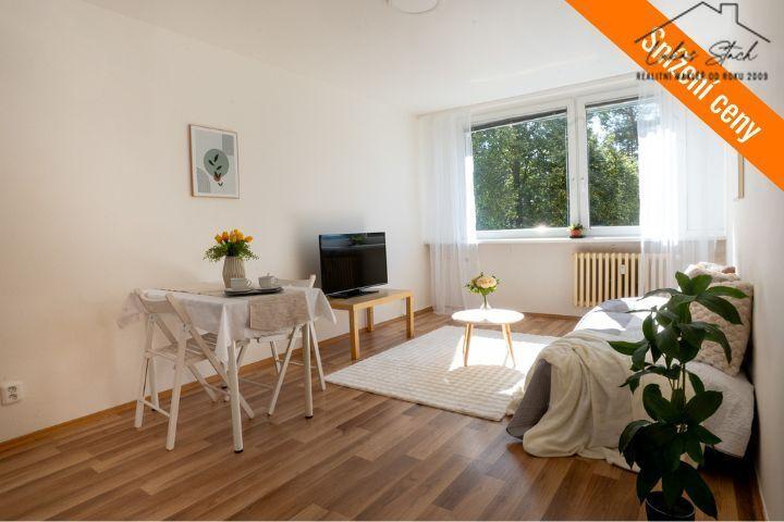 Hezký 2+kk po rekonstrukci, 45 m² – Modřany, pár kroků od autobusové zastávky