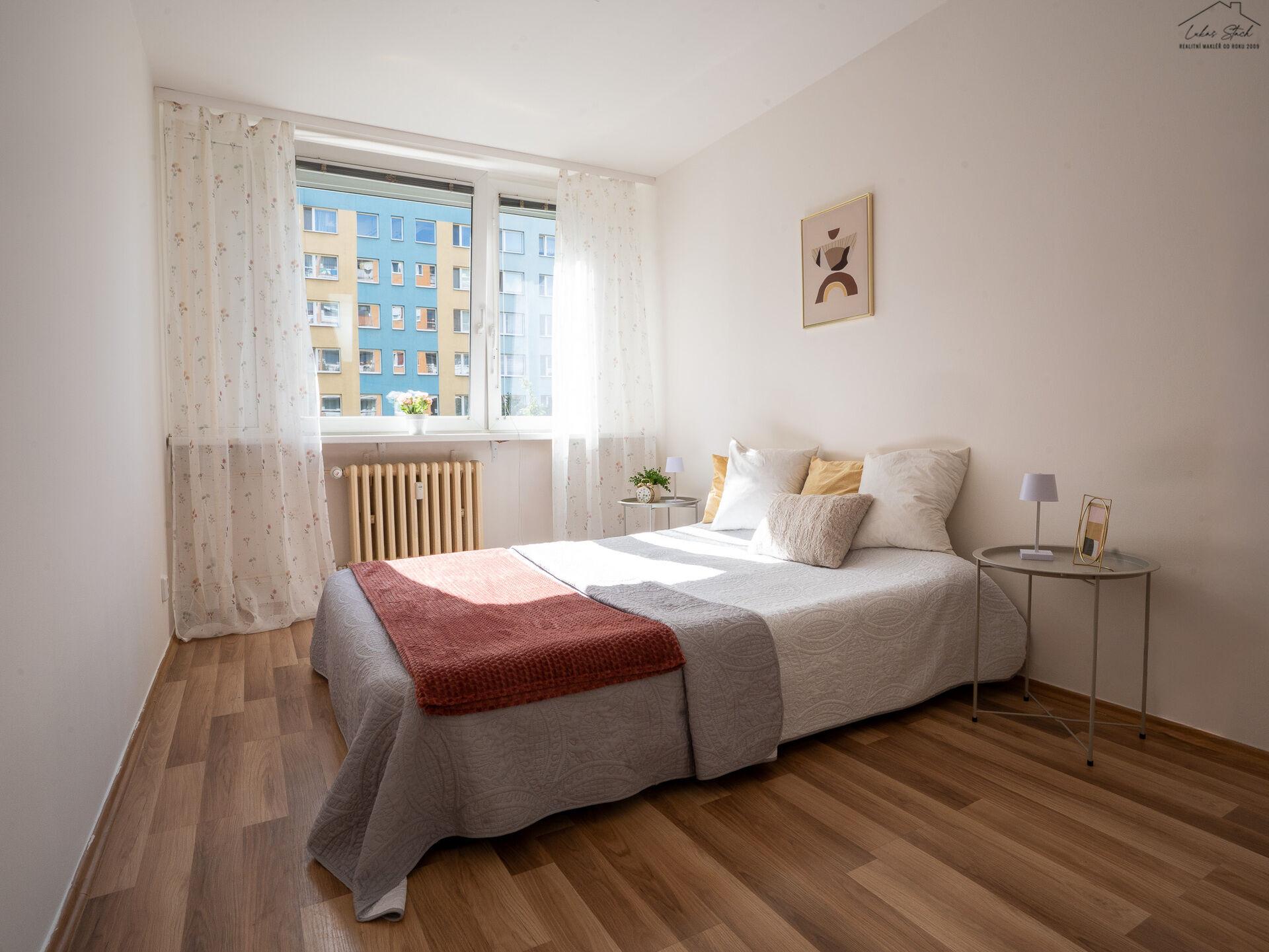 Hezký 2+kk po rekonstrukci, 45 m² – Modřany, pár kroků od autobusové zastávky