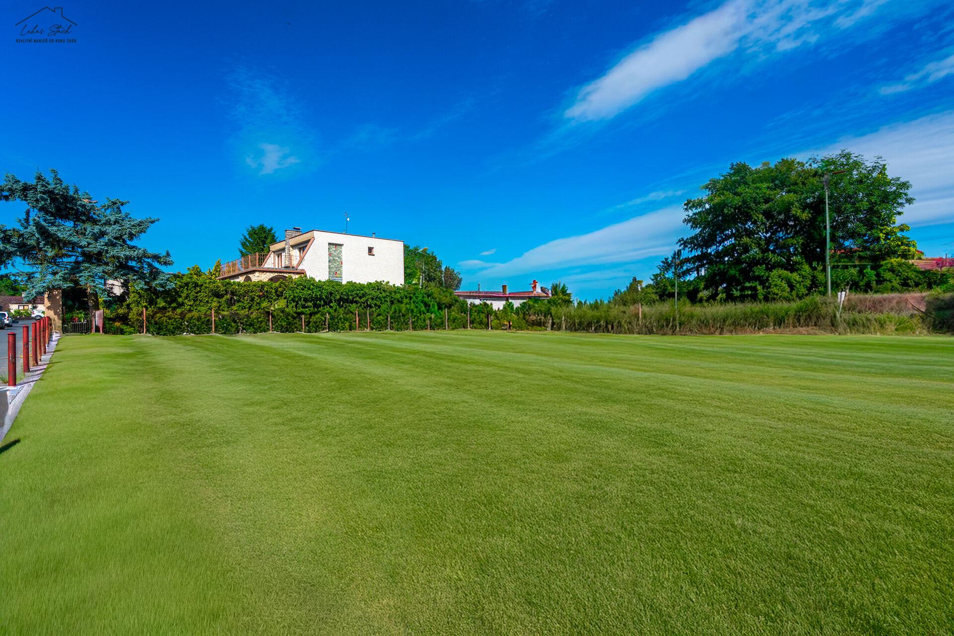 Stavební pozemek 793 m², s platným stavebním povolením včetně nabytí právní moci