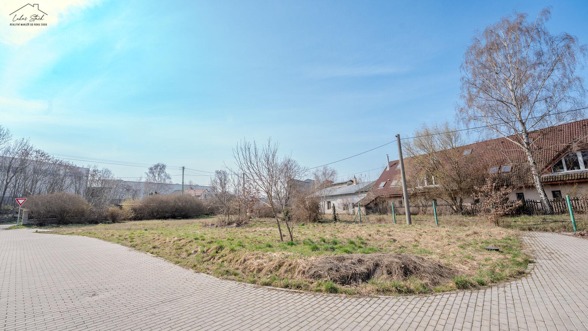 Stavební pozemek 927 m² ve Velvarech se stavebním povolením