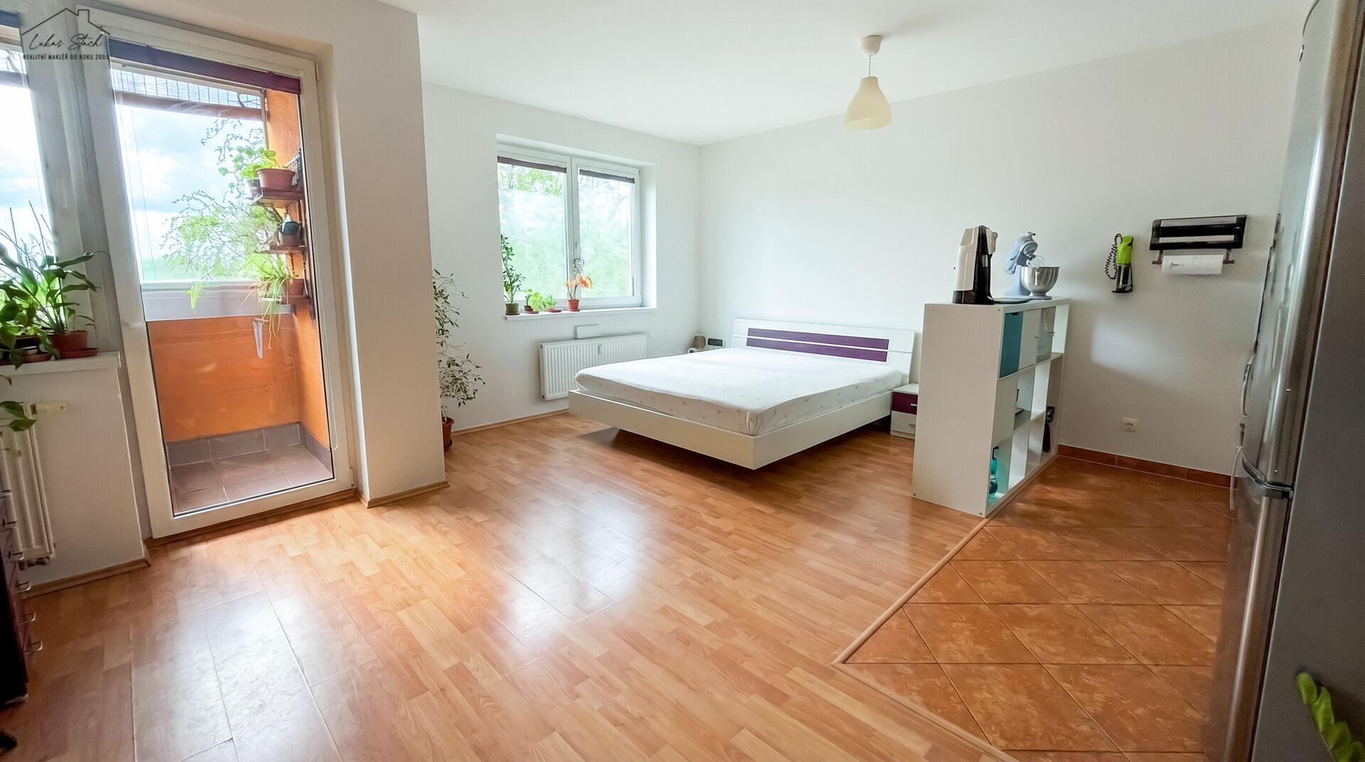 Byt 1+kk/L, parkovací stání, Praha 4