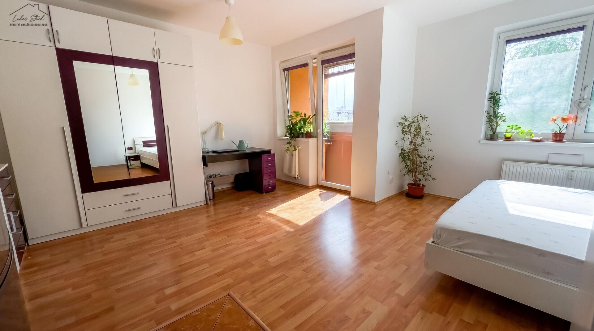 Byt 1+kk/L, parkovací stání, Praha 4
