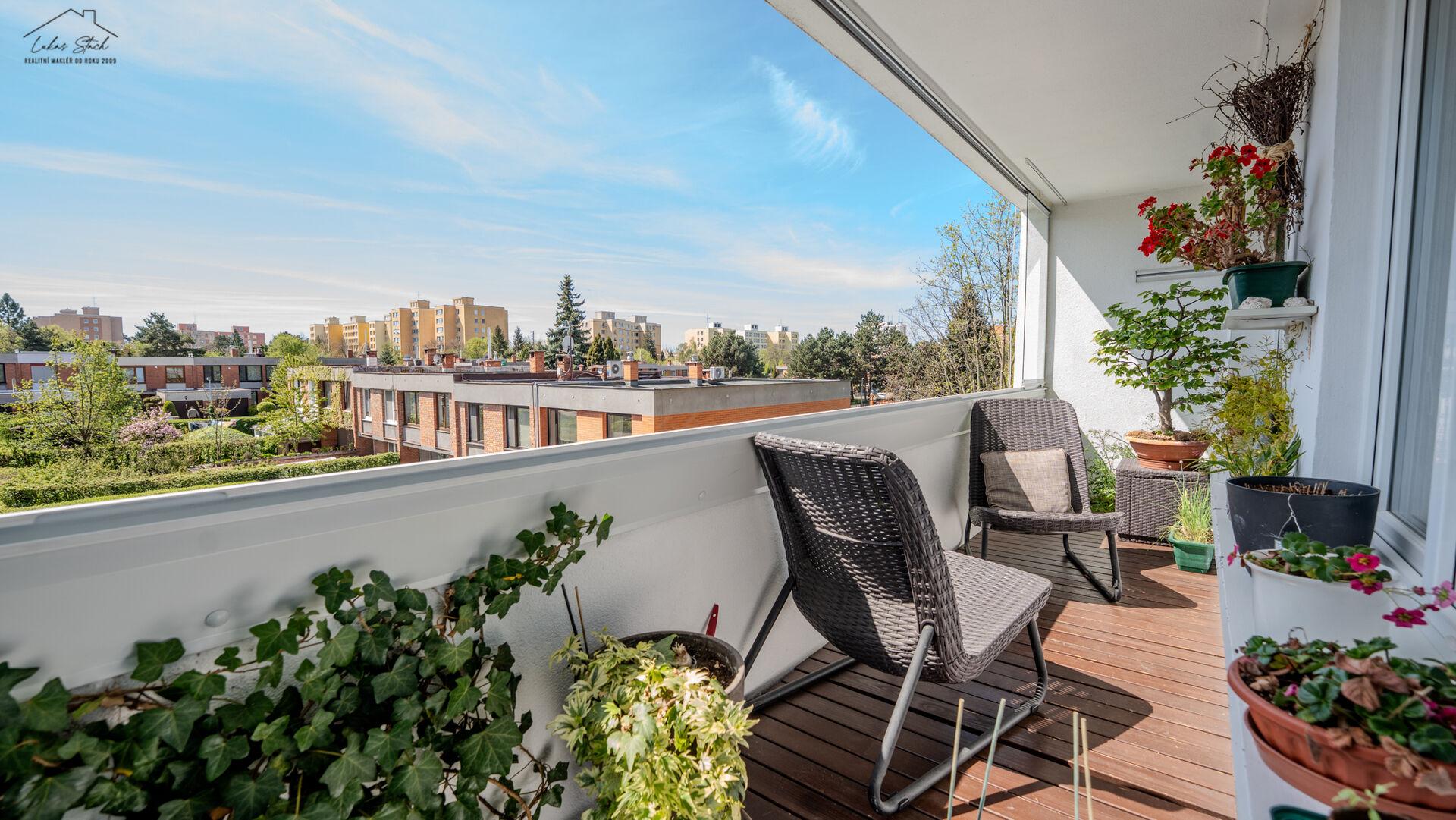 Byt 3+kk/L, 74m², Praha 8, výhled, lodžie, parkování, rekonstrukce