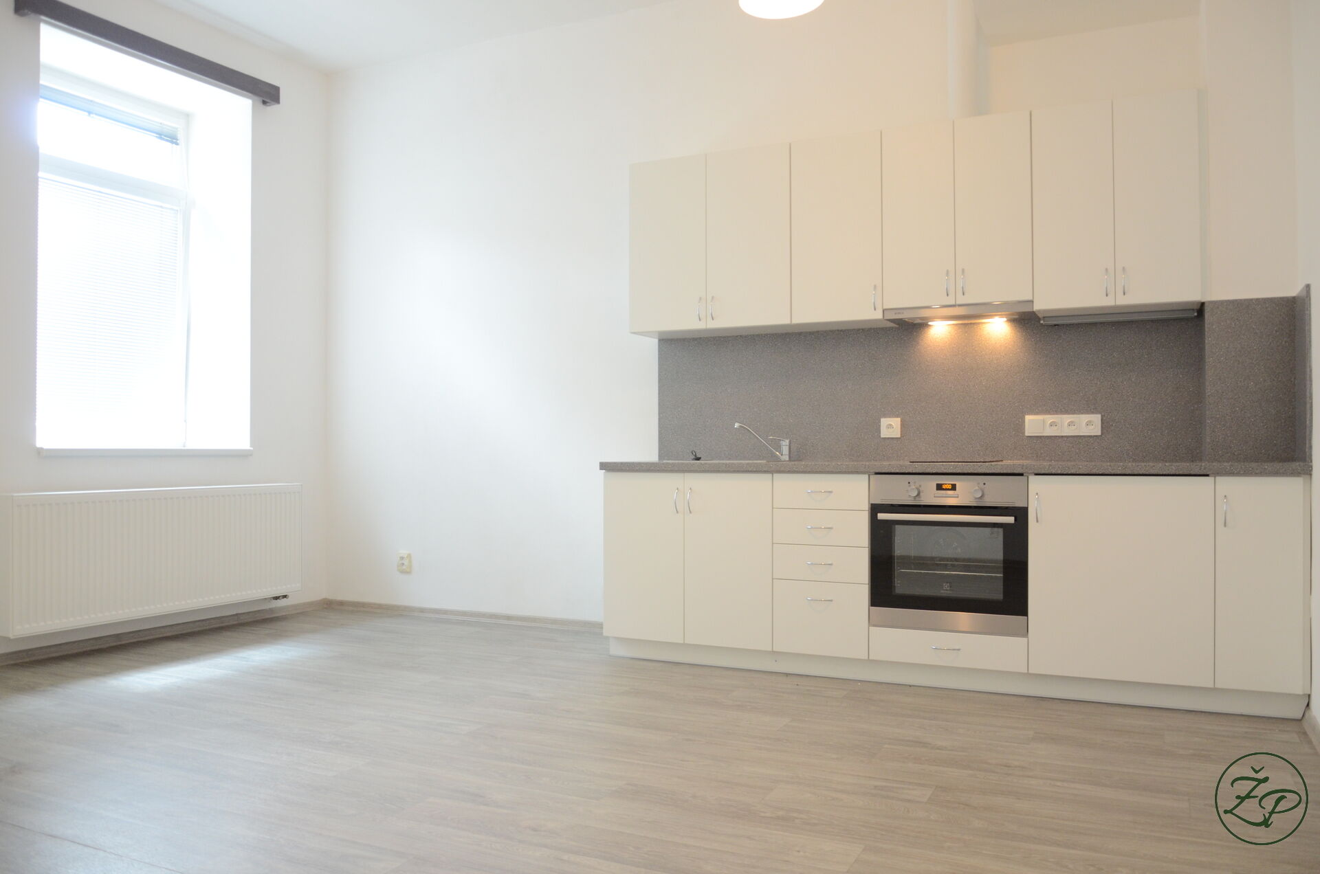 Pronájem bytu 1+kk o 36m2, Hradec Králové - Gočárova tř.