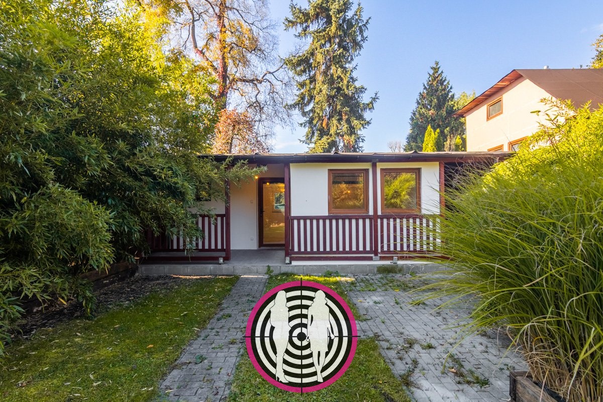 Prodej chaty se zahradou, Praha 8 – Menclova ulice, pozemek 168,5 m²