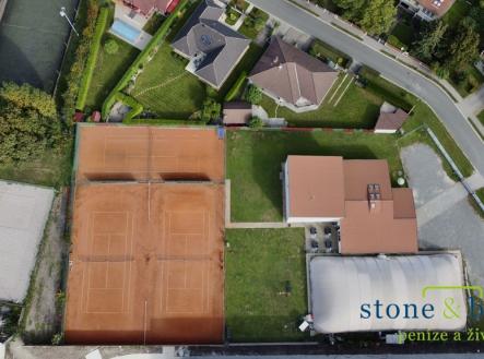 objekt-se-sportovisti.jpg | Prodej - pozemek pro komerční výstavbu, 5 691 m²