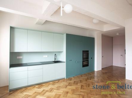 Obývací pokoj s kuchyňskou linkou | Pronájem bytu, 2+kk, 73 m²