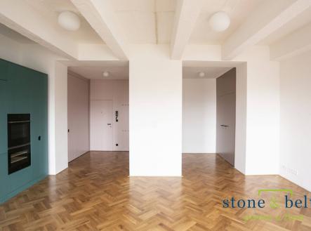 Vstup do bytu a pohled na chodbu | Pronájem bytu, 2+kk, 73 m²