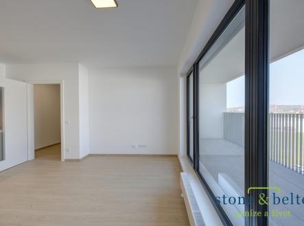 Pohled na lodžii | Pronájem bytu, 1+kk, 32 m²