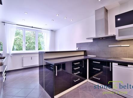Obývací pokoj + kuchyňský kout | Prodej bytu, 4+kk, 75 m²