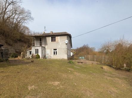 . | - dům/vila, 110 m²