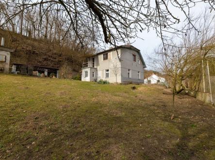 . | - dům/vila, 110 m²