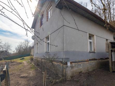 . | - dům/vila, 110 m²