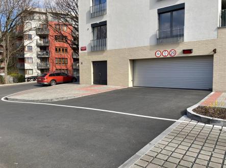 . | Pronájem - malý objekt/garáž