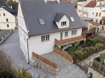 Outside.jpg | Prodej - dům/vila, 285 m²