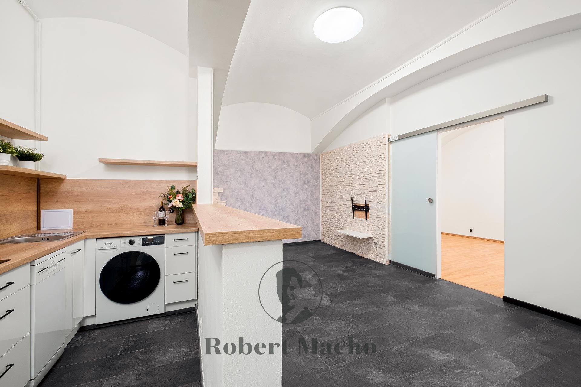 robert-macho-reality-gorazdova-bytu-palackeho-praha-01