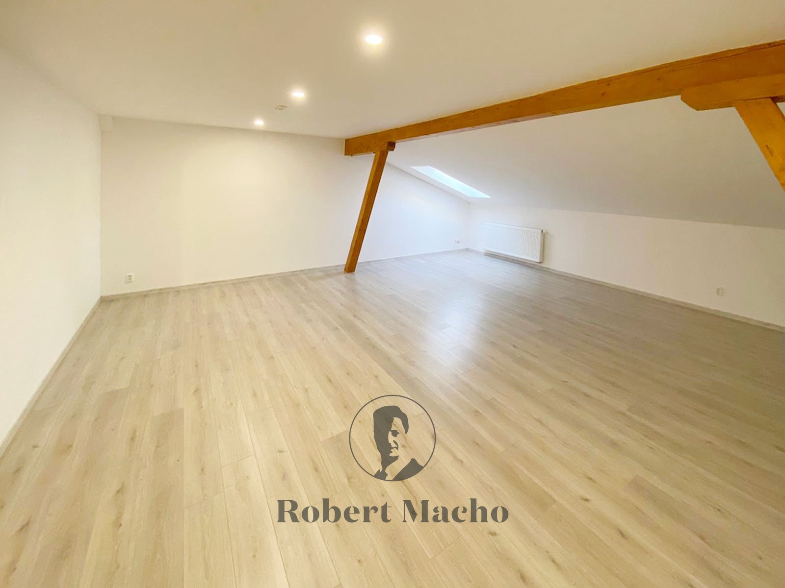 robert-macho-reality-pronajem-kancelare-tachlovice-01