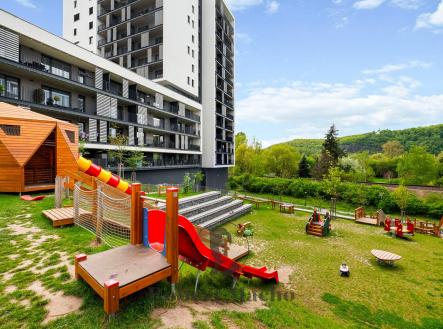 robert-macho-reality-pronajem-bytu-mezi-vodami-praha-08 | Pronájem bytu, 1+kk, 32 m²