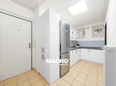macho-reality-pronajem-bytu-na-dedinach-praha-05 | Pronájem bytu, 2+1, 50 m²