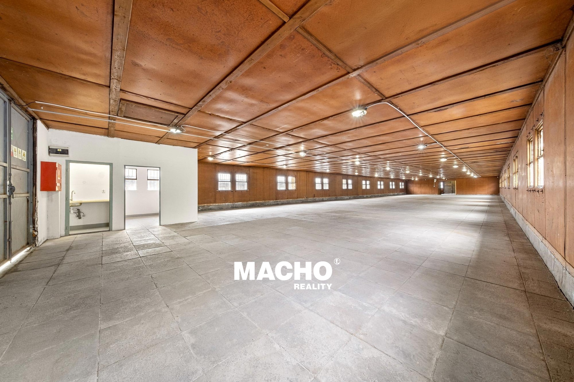 machoreality-pronajem-haly-chrastany-03