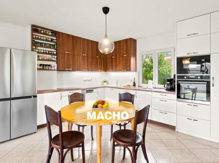 reality-robert-macho-prodej-domu-u-vodojemu-ritka-02 | Prodej - dům/vila, 333 m²