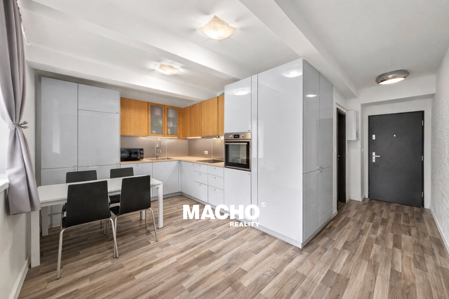 6E547A0E-7931-4222-8960-81332FFED05D