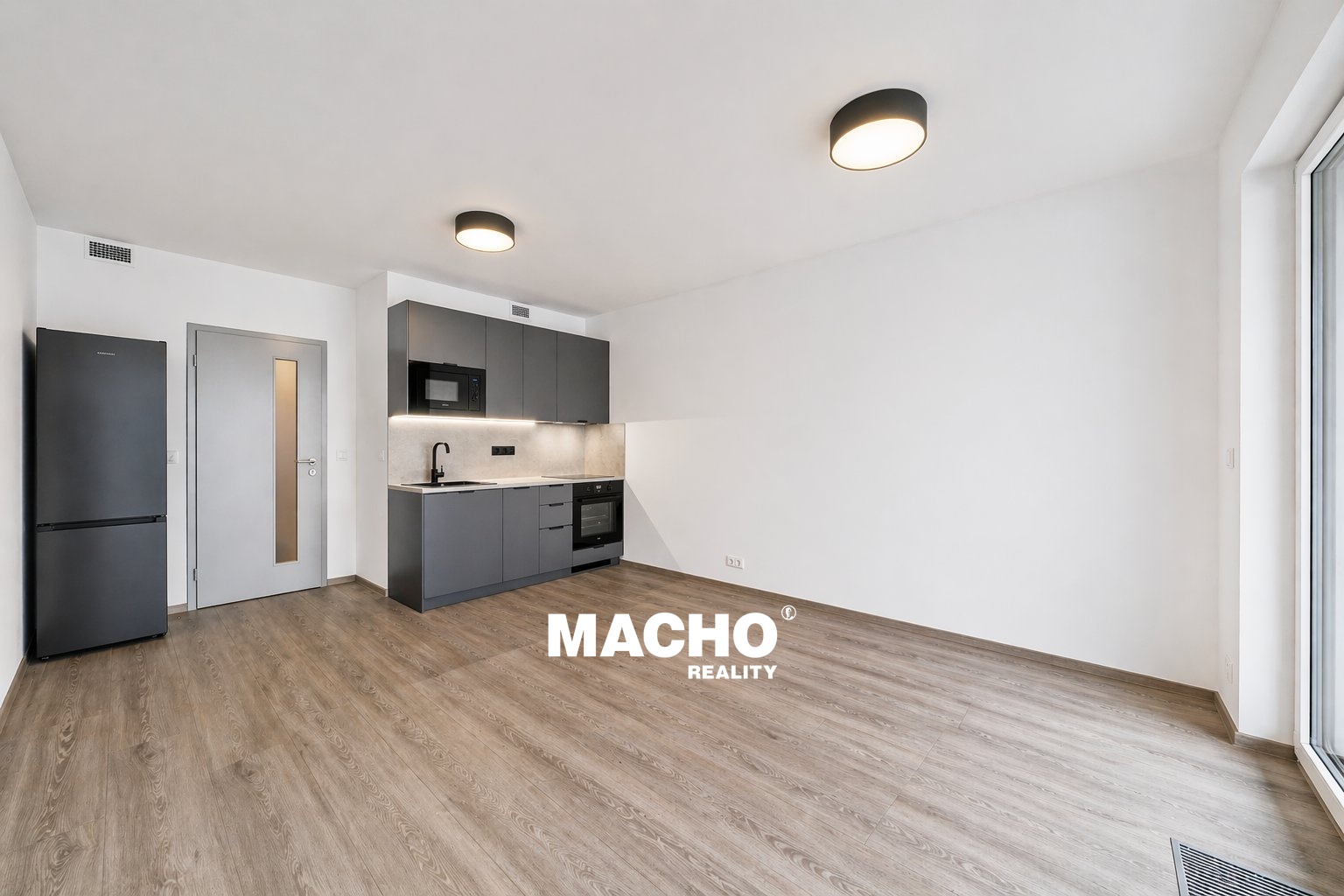 8E4F3B71-D68E-4DA5-A7B0-E63EBF828E60