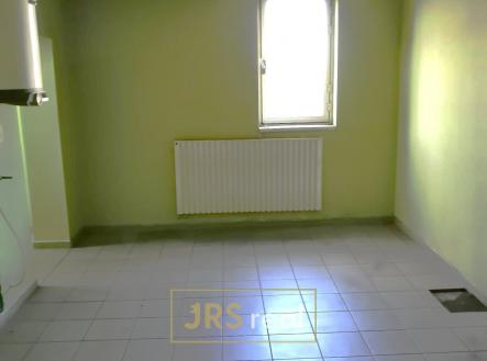 e0f1b533-a960-4576-913a-9245111e1c21 | Prodej - komerční objekt, sklad, 902 m²